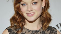 TV woman eyes Actress