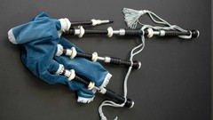 Usedd naill bagpipes high