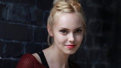 Wall woman faces blondes Hannah Tointon
