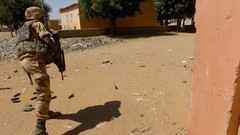 War Army fight soldiers French military Africa corner peek 