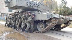 War Army soldiers Cover military Leopards German tanks leo 