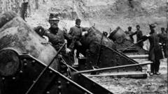 War grayscale artillery article