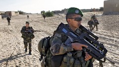 War weapons Guns Army soldiers French military Africa 