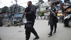 War weapons Guns police slum Rio de Janeiro Brazil raid 
