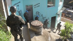 War weapons Guns police soldiers slum military Rio de Janeiro 