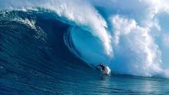 Wave Sport surfer surfing big