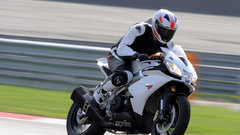 Wheelie Aprilia RSV4 motorbikes