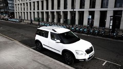 White cars skoda yeti