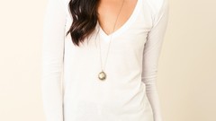 White woman Shorts sleeve brunettes models