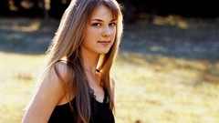 Woman Actress emily vancamp