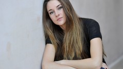Woman Actress green eyes brunettes shailene woodley folded arms 