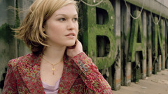 Woman Actress Julia Stiles