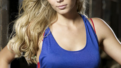 Woman Actress Laura Vandervoort