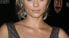 Woman Actress Laura Vandervoort