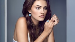 Woman Actress phoebe tonkin