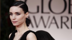 Woman Actress red carpet rooney mara Golden Globes Award Statues