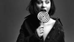 Woman Actress zooey deschanel