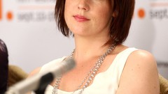 Woman air Celebrity brunettes Melanie Lynskey