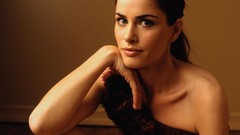 Woman Amanda Peet shoulders brunettes