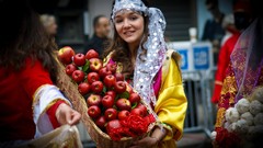 Woman apples Kurdistan sarbast kurdish