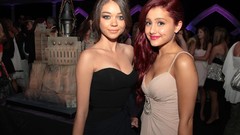 Woman ariana grande sarah hyland