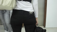 Woman ass models trousers