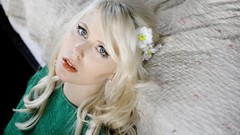 Woman blondes amanda jenssen flower in hair
