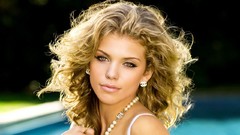 Woman blondes annalynne mccord