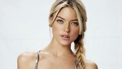 Woman blondes blue eyes hunt Martha Hunt