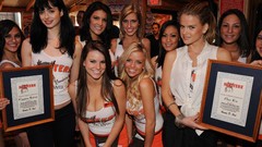 Woman blondes brunettes alice eve Krysten Ritter Hooters