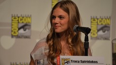 Woman blondes Comic-Con Tracy Spiridakos