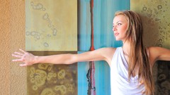 Woman blondes Courtney