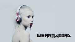 Woman blondes die antwoord Yolandi Visser
