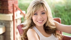 Woman blondes jennette mccurdy
