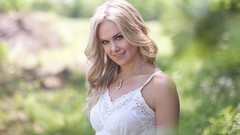 Woman blondes Laura Bell Bundy