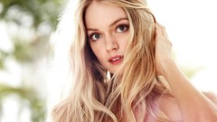 Woman blondes Lindsay Ellingson