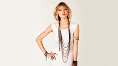 Woman blondes Martha Hunt