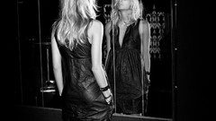 Woman blondes models mirrors Jessica Hart