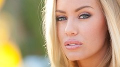 Woman blondes nicole aniston