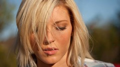 Woman blondes Niki Lee Young