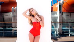 Woman blondes Nora Arnezeder