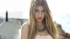 Woman blondes Stella