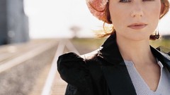 Woman brunettes Tori (who)