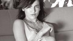 Woman Camilla Belle monochrome