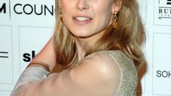 Woman Celebrity Actress blondes Rosamund Pike