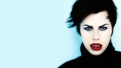 Woman Celebrity Actress short hair Fairuza Balk