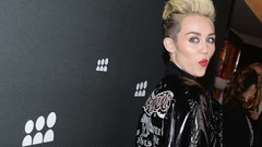 Woman chris brown facebook miley cyrus