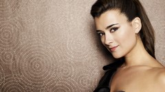 Woman cote de pablo