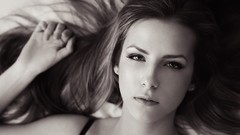 Woman echo faces brunettes