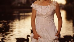 Woman Elisabeth Harnois